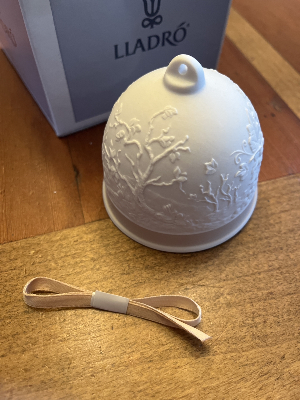 Lladro Christmas Bell—Campana Otono image indicator(3)