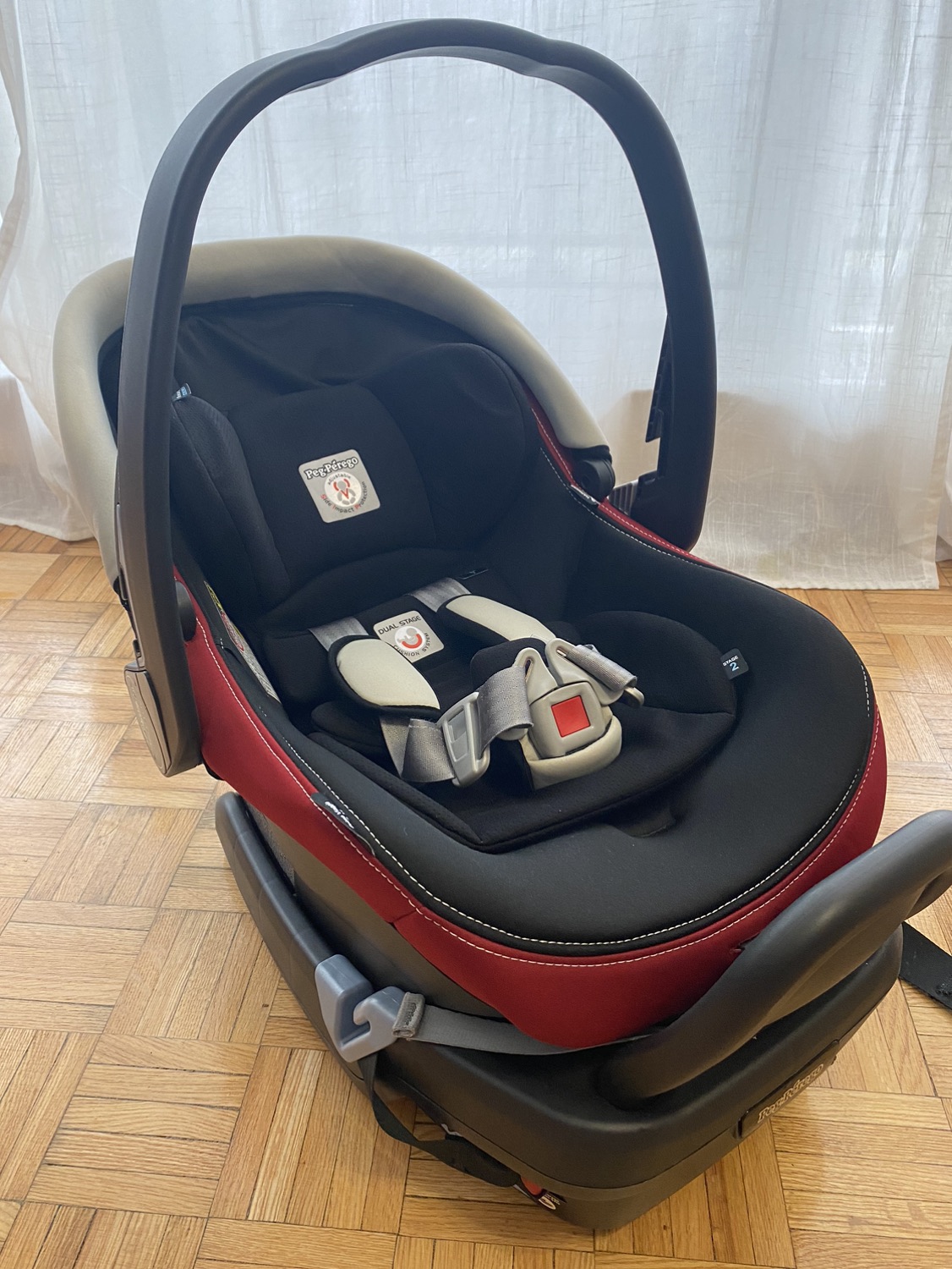 Peg Perego car seat with base - photo 2