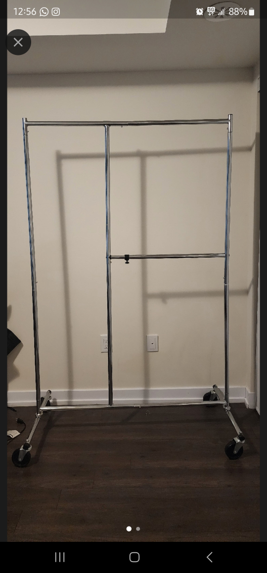 Clothes rack with wheels