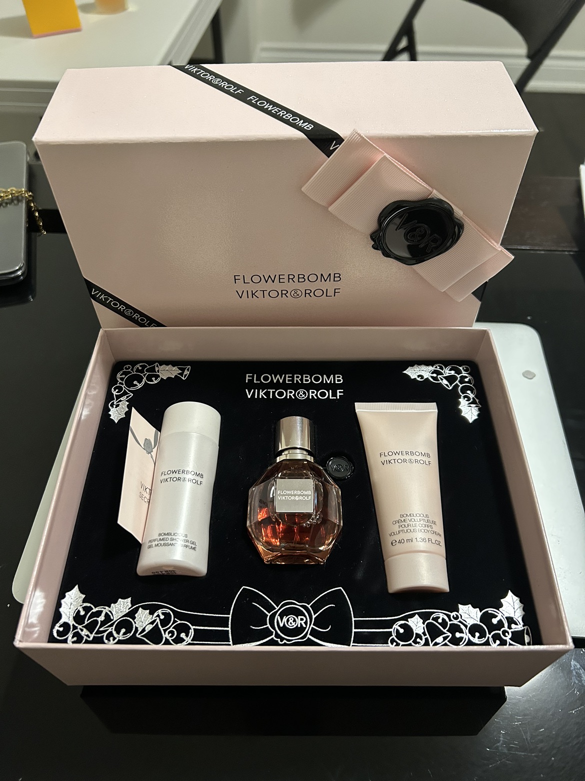 Viktor & Rolf FLOWERBOMB Gift set - photo 2