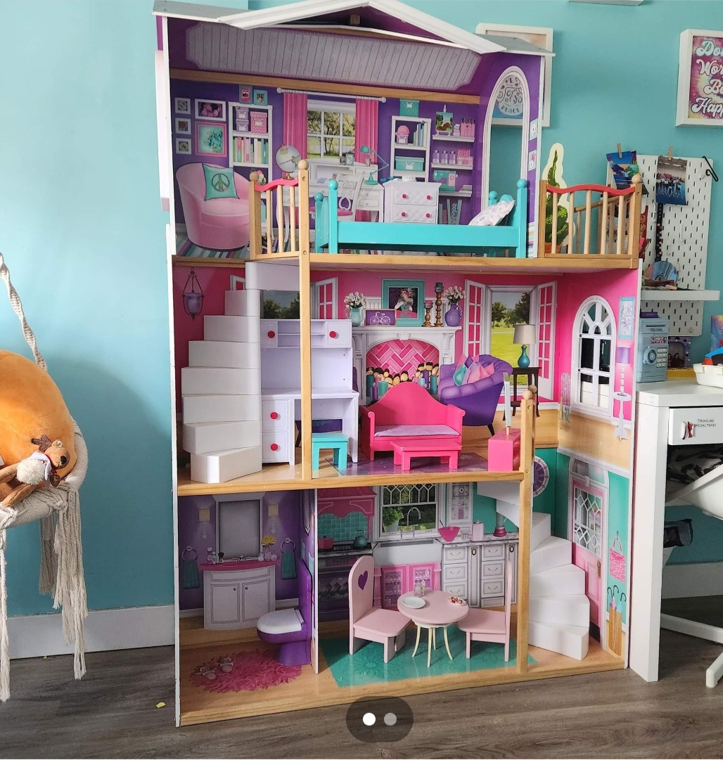 Large dollhouse by kidkraft