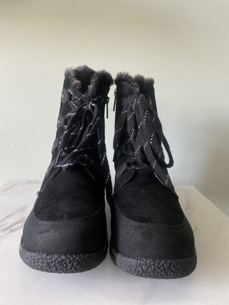❄️Women’s Winter Boots -Size 12 - photo 2