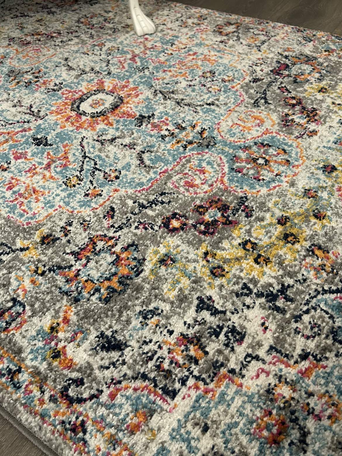 BRAND NEW 3’11” X 5’7” area rug - photo 5