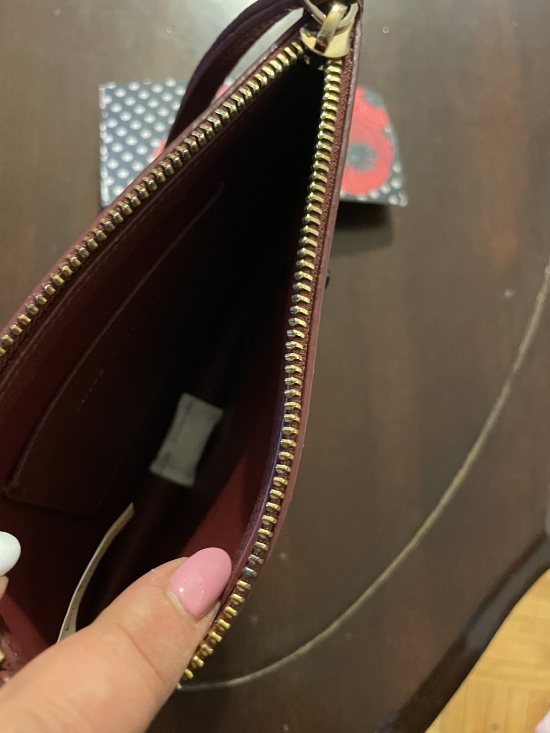 Kate Spade wallet image indicator(3)