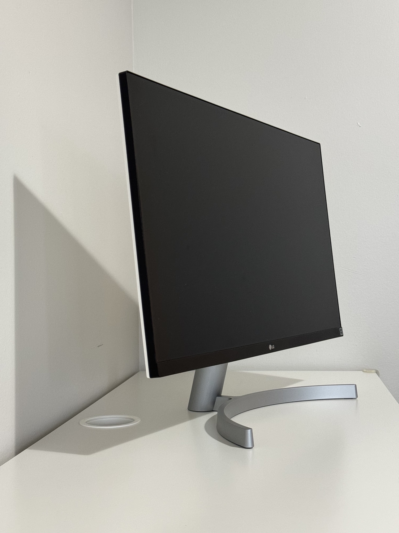 LG 27 inch monitor - photo 2