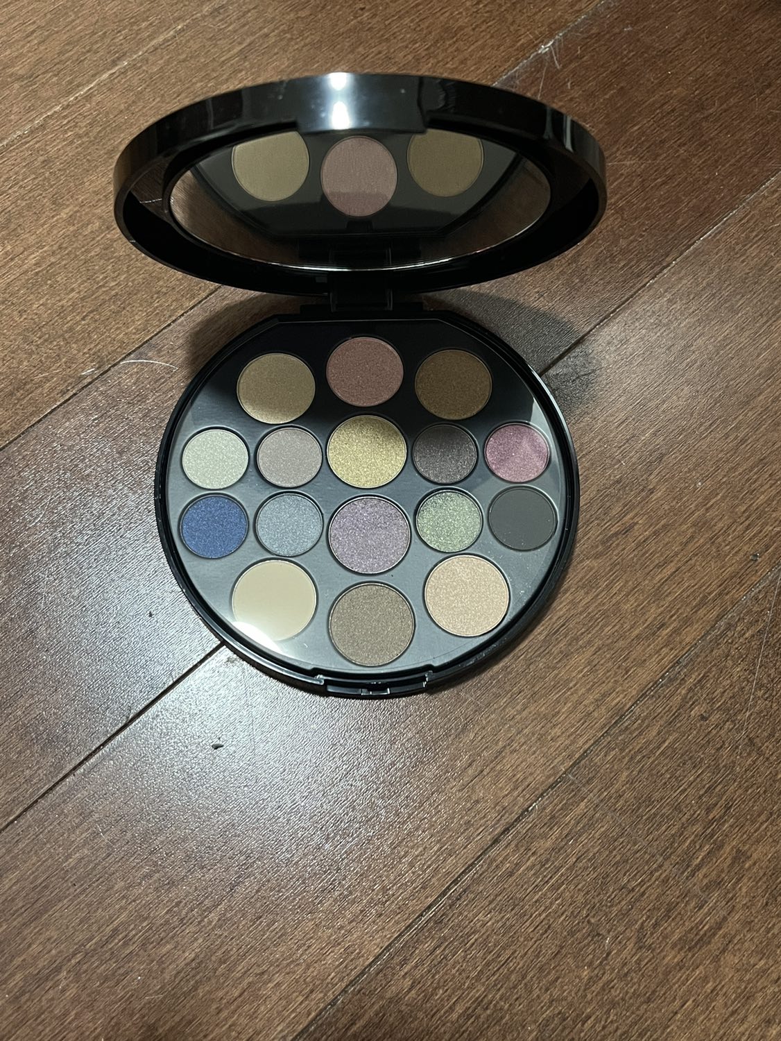 Make up set thumbnail