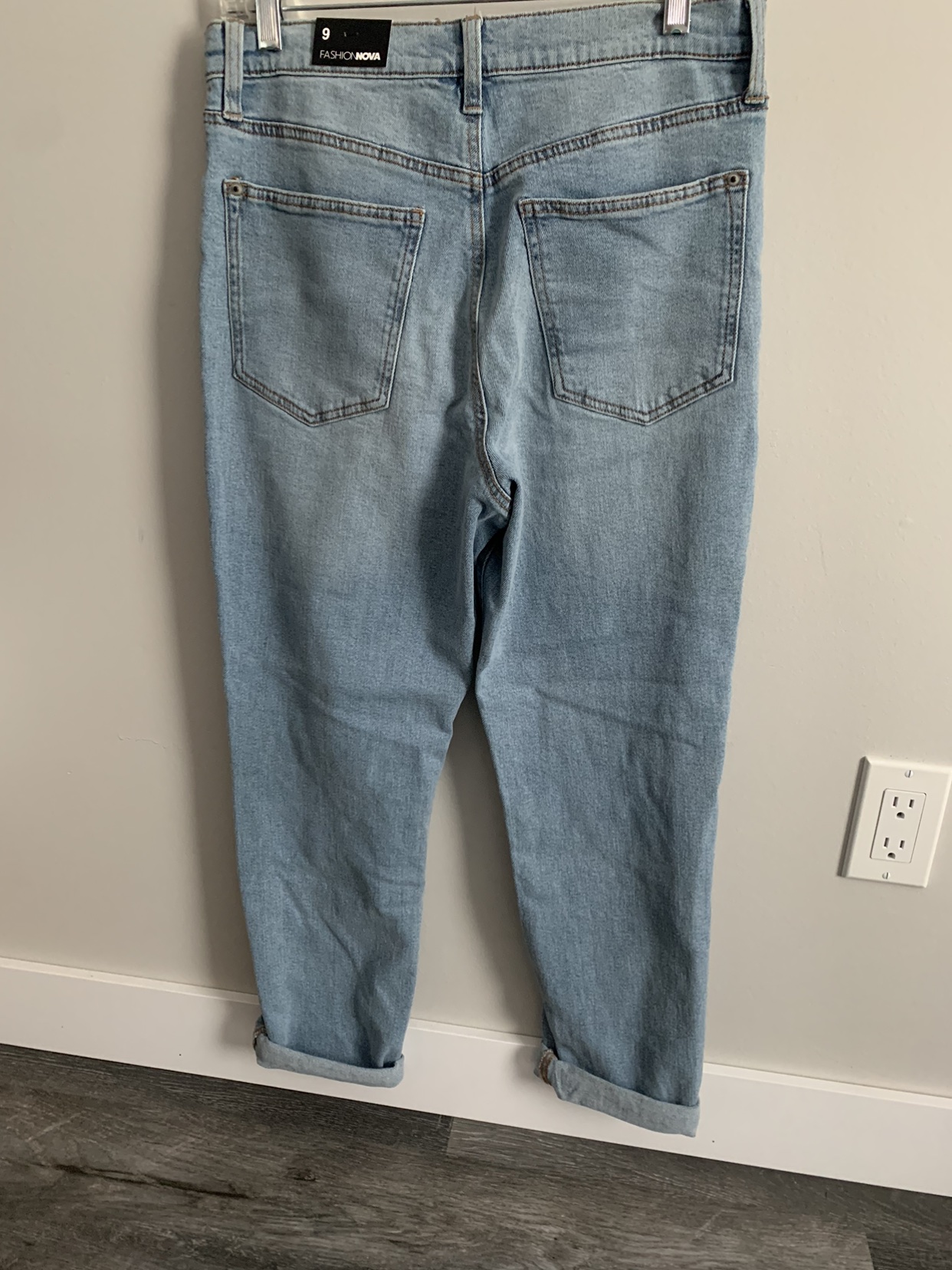Women’s ripped jeans size 9 image indicator(4)