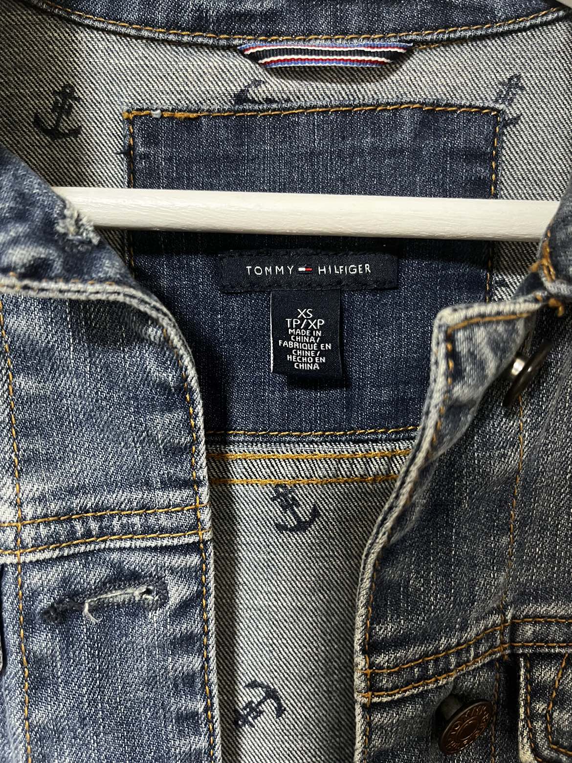 Tommy Hilfiger denim jacket image indicator(2)