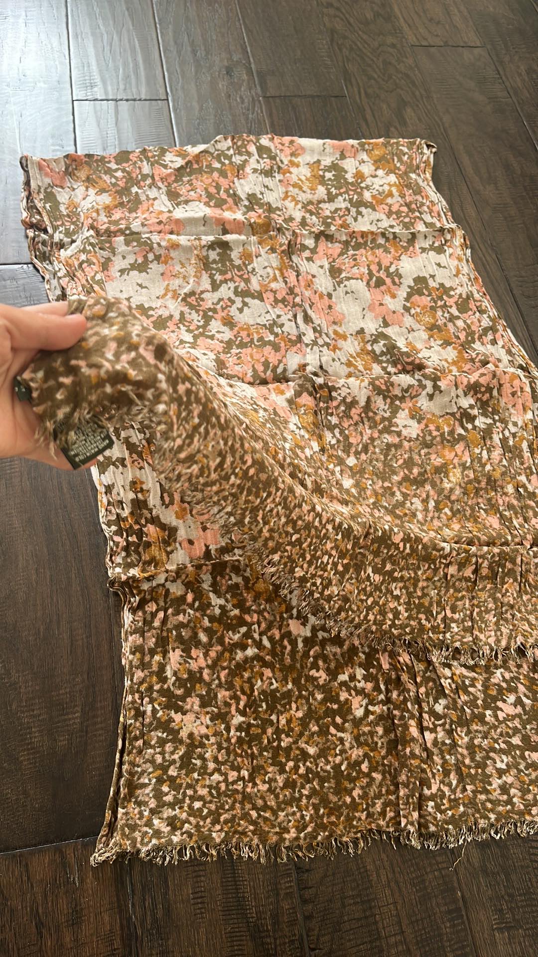 Eddie Bauer scarf image indicator(4)