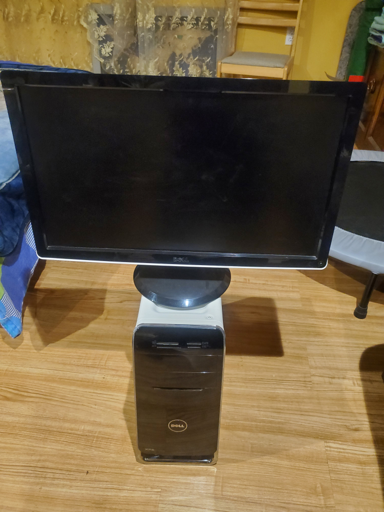 Dell Desktop computer w\24in monitor
