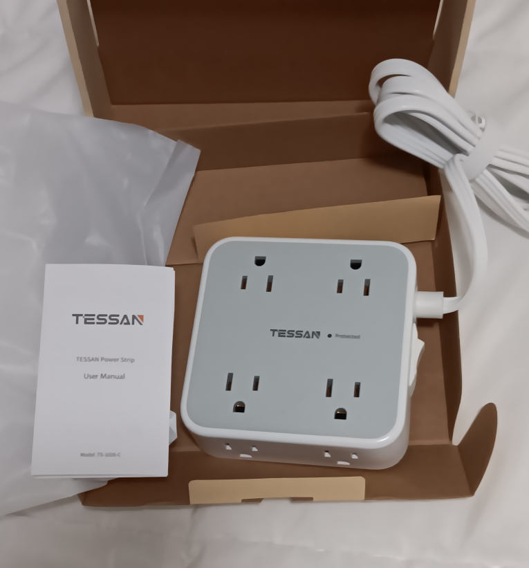 Flat Plug Power Bar with USB C thumbnail