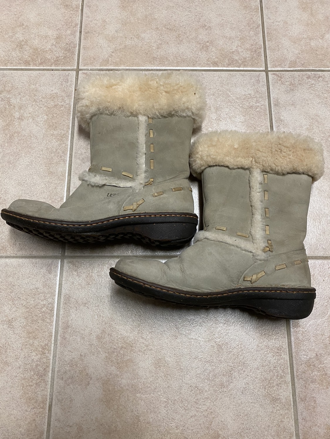 UGG Beige Winter Boots Size 8 image indicator(2)