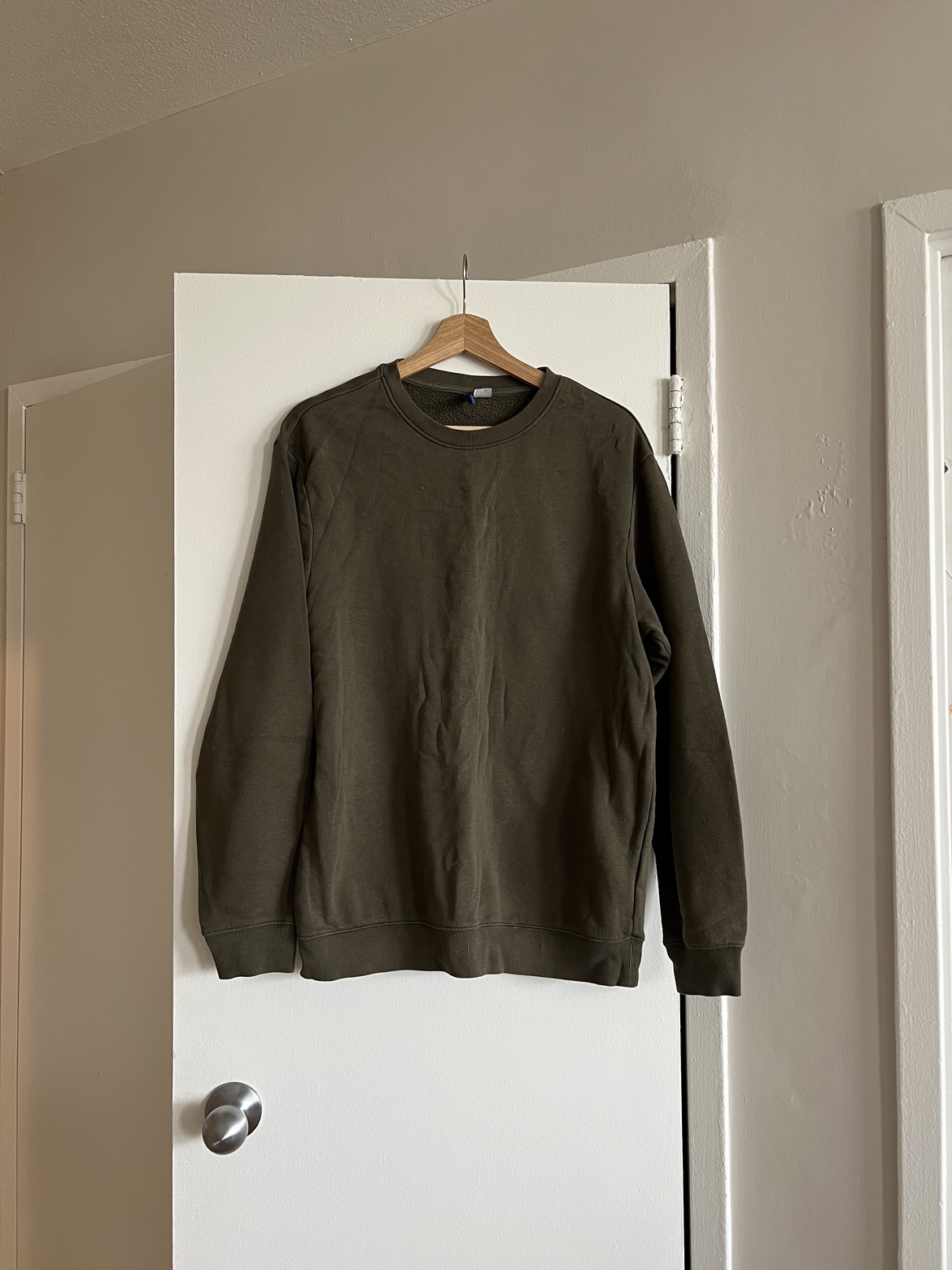 H&M men’s hoodie thumbnail