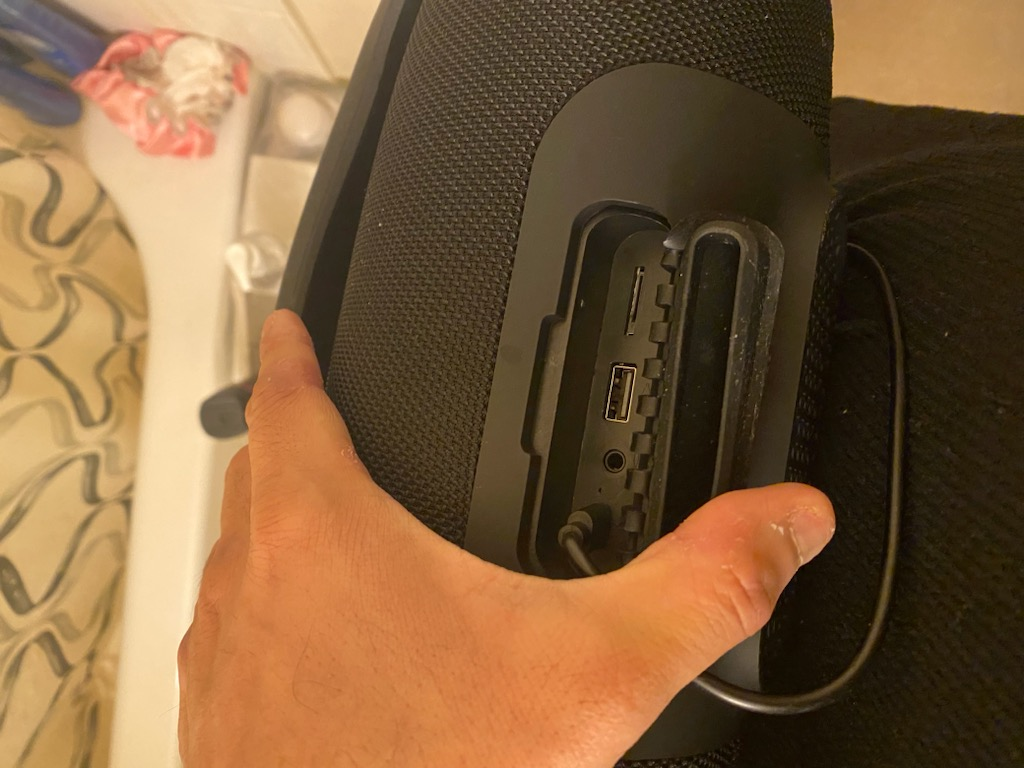 jbl Bluetooth speaker - photo 2