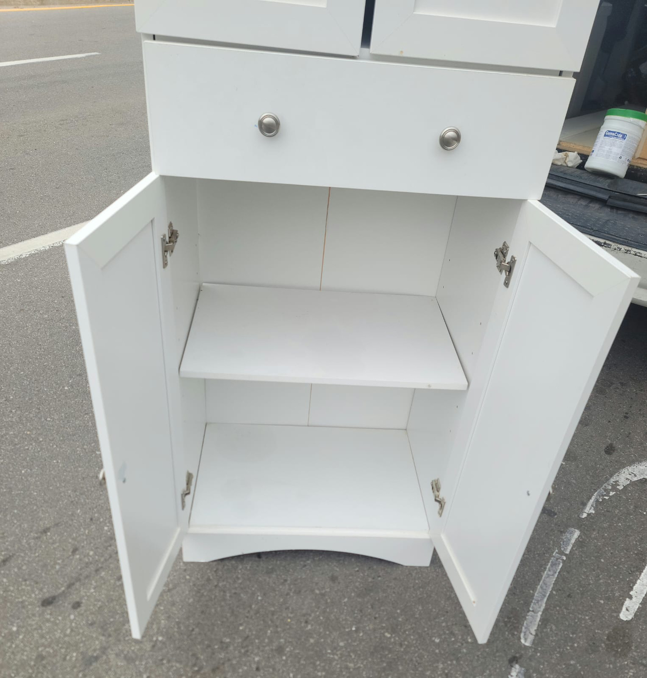 KITCHESN PANTRY CABINET SIZE 23x15h72
