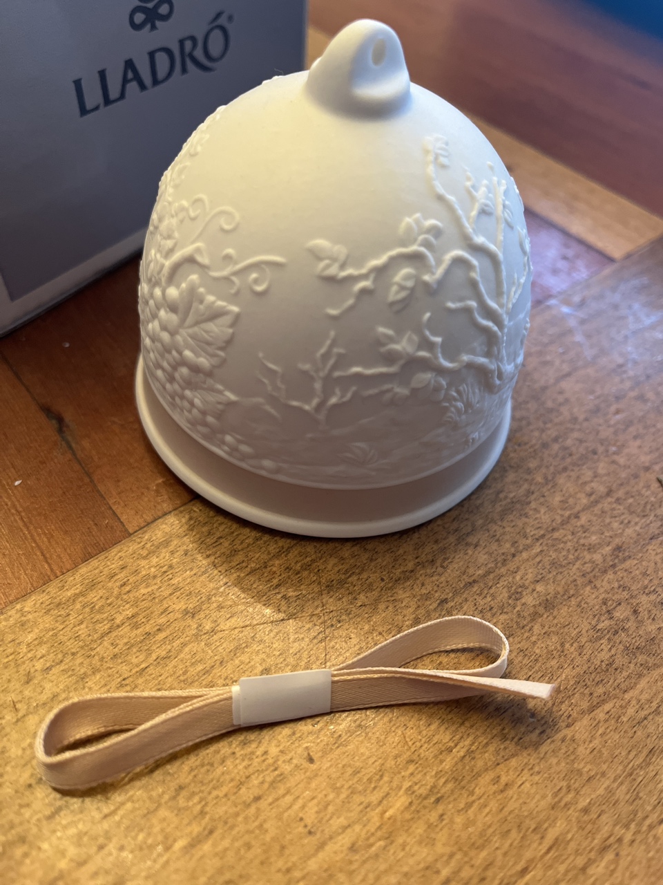 Lladro Christmas Bell—Campana Otono image indicator(2)