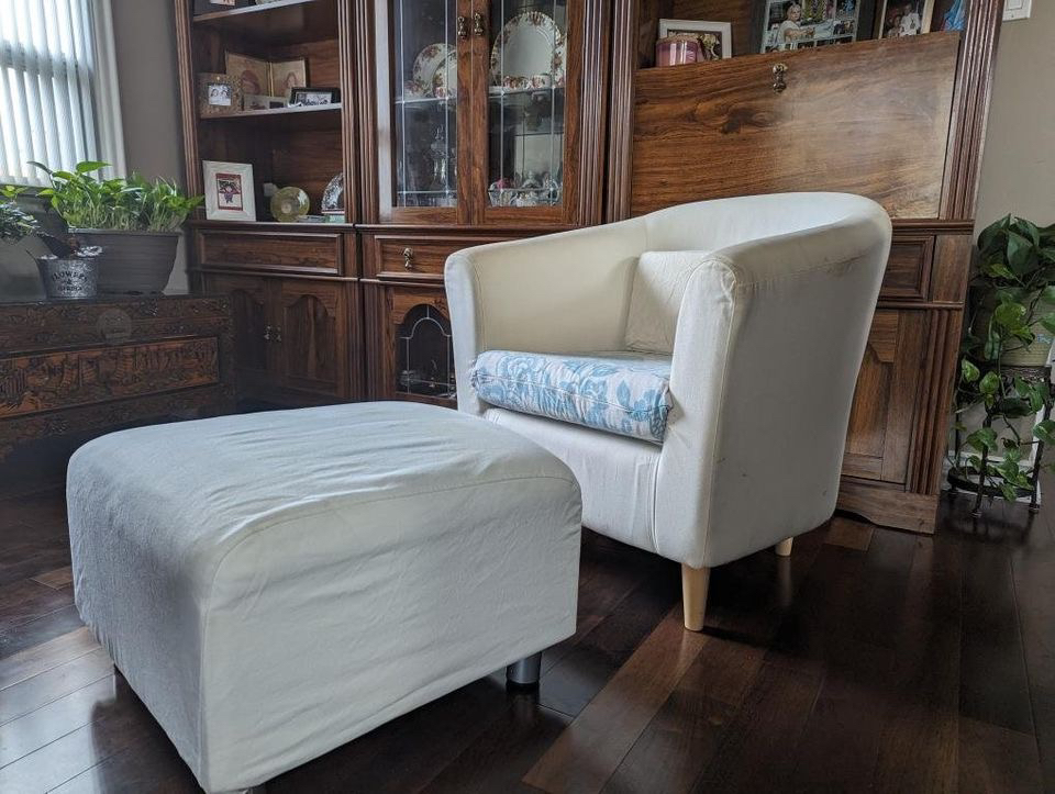 White bucket seat with ottoman