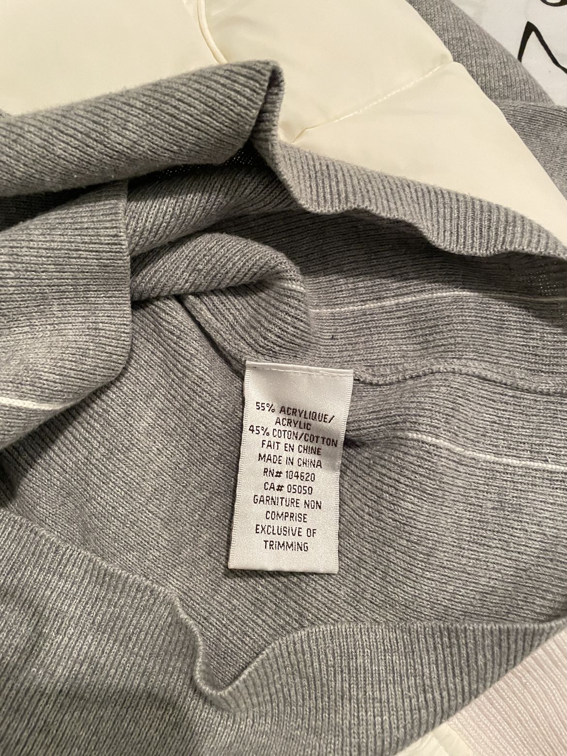 Grey color sweater ❄�️ image indicator(3)
