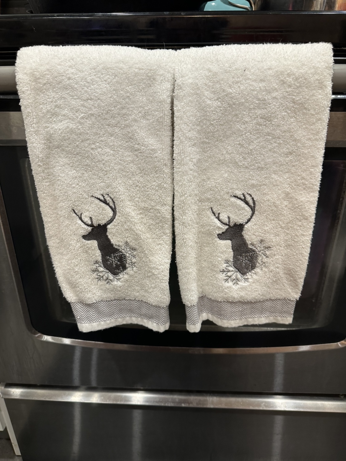 Festive reindeer hand towels ❄️ thumbnail