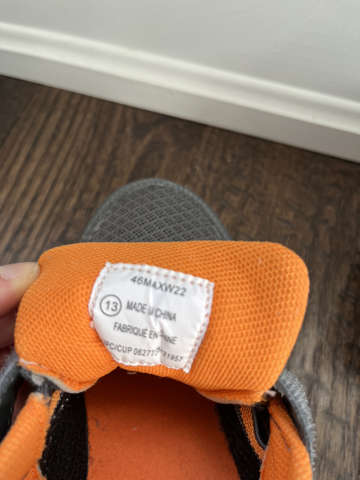 Brand new sneakers! Never worn!! Size 13 - photo 3