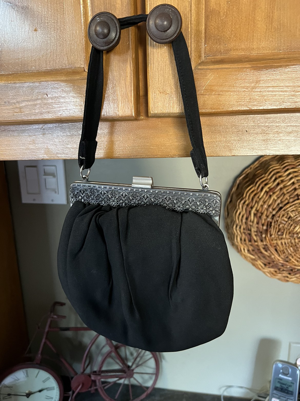 Purses. $5-$10 image indicator(4)