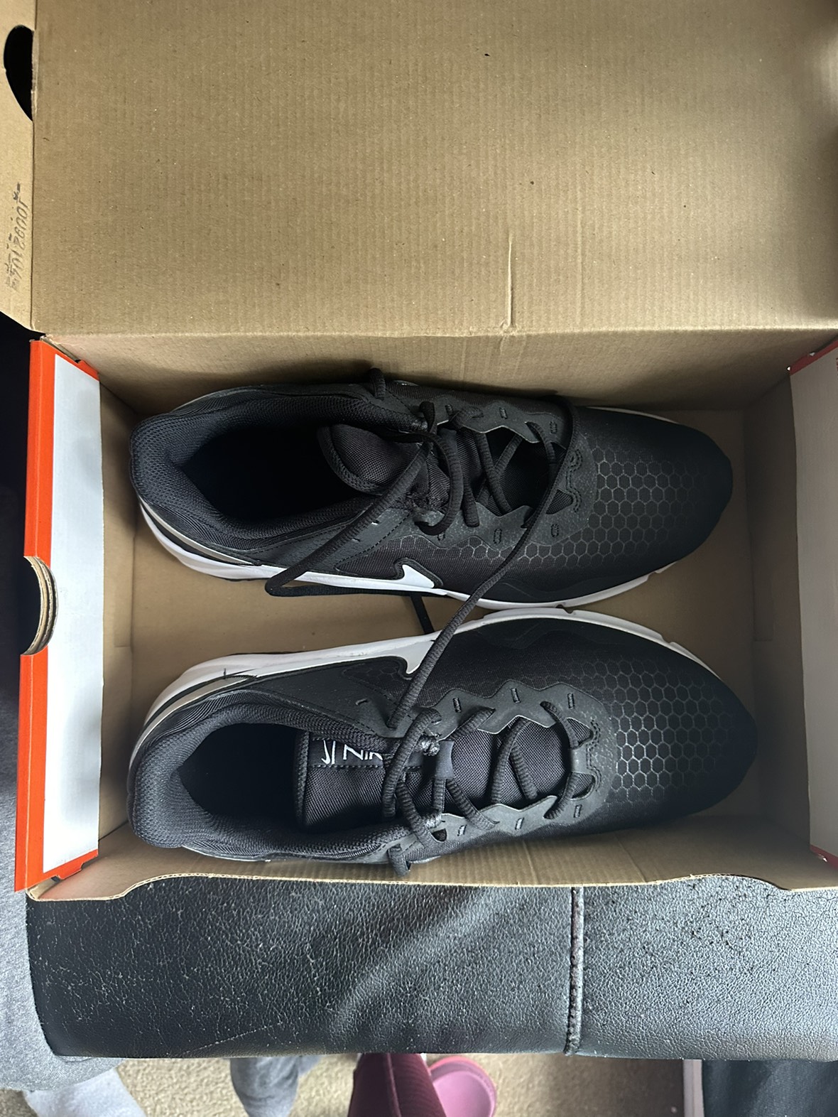Nike runners - brand new in box - photo 2