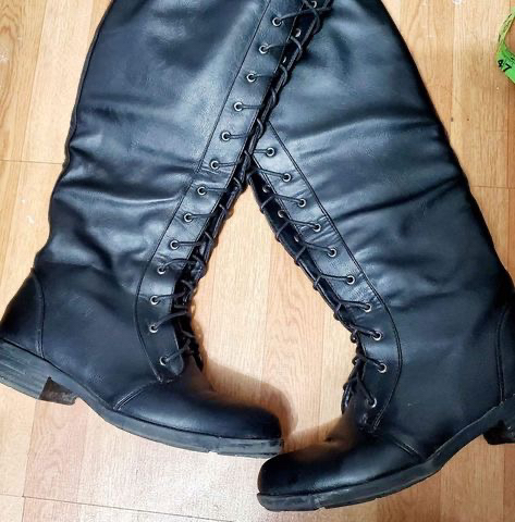 Free Black boots!