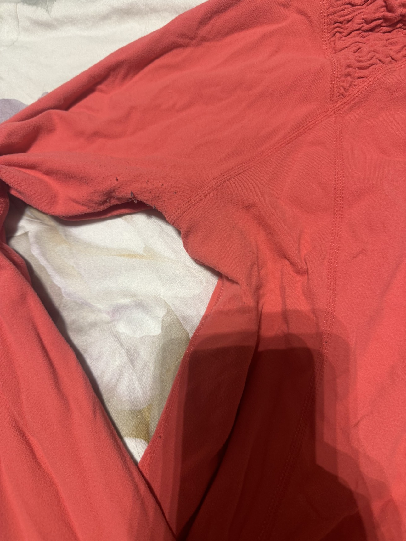 GUC lululemon top image indicator(4)