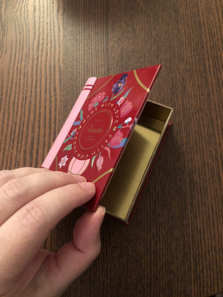 Book-shaped tin box/ November #freecycle image indicator(6)