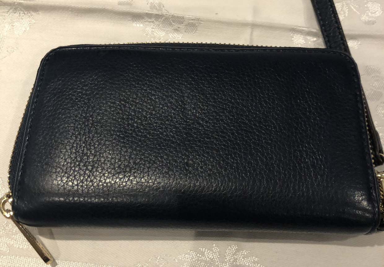 Michael Kors wallet/wristlet image indicator(4)