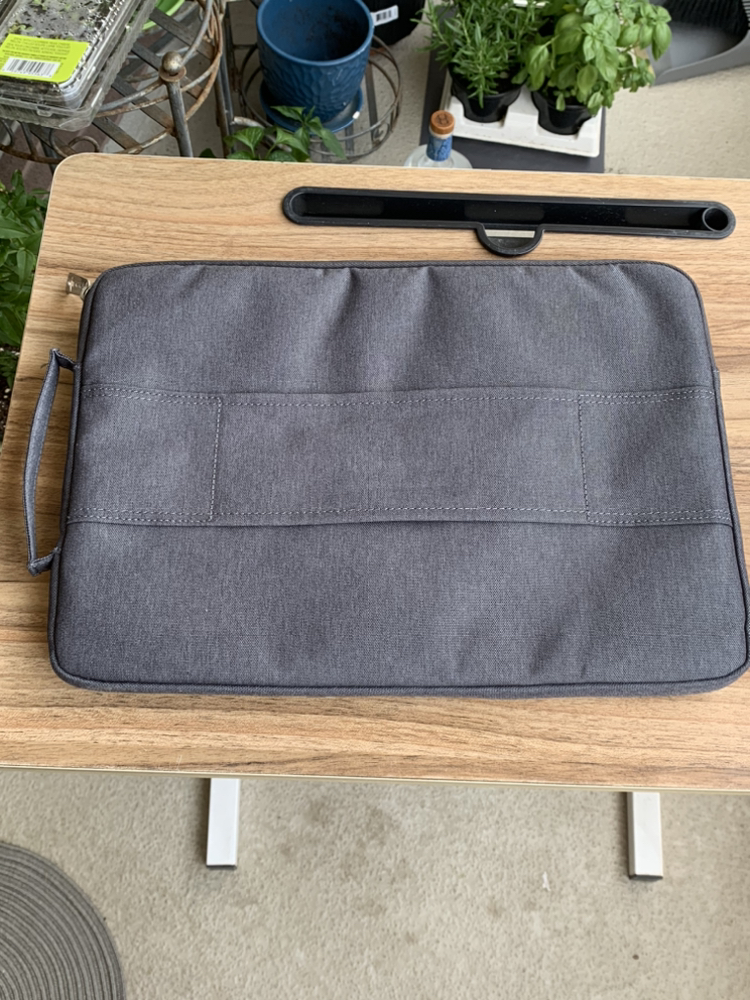 Air HongKong Laptop sleeve image indicator(2)