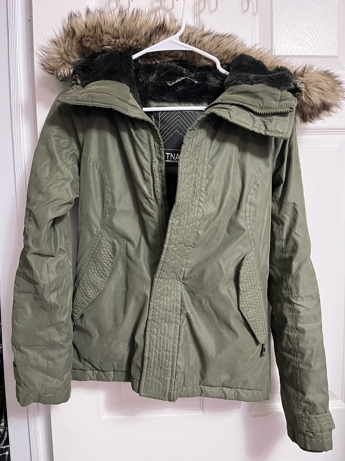 Aritzia TNA parka coat image indicator(2)