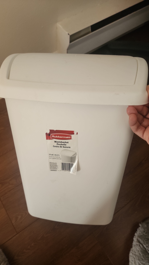 white plastic trach bin