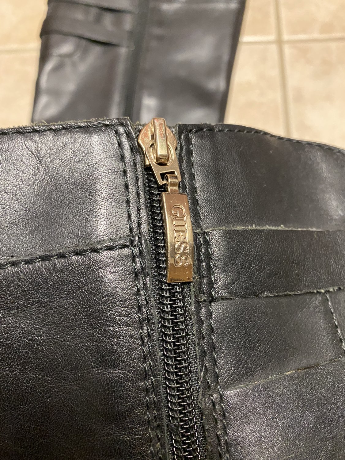 Guess Women’s Black Leather Boots Size 8.5 image indicator(6)