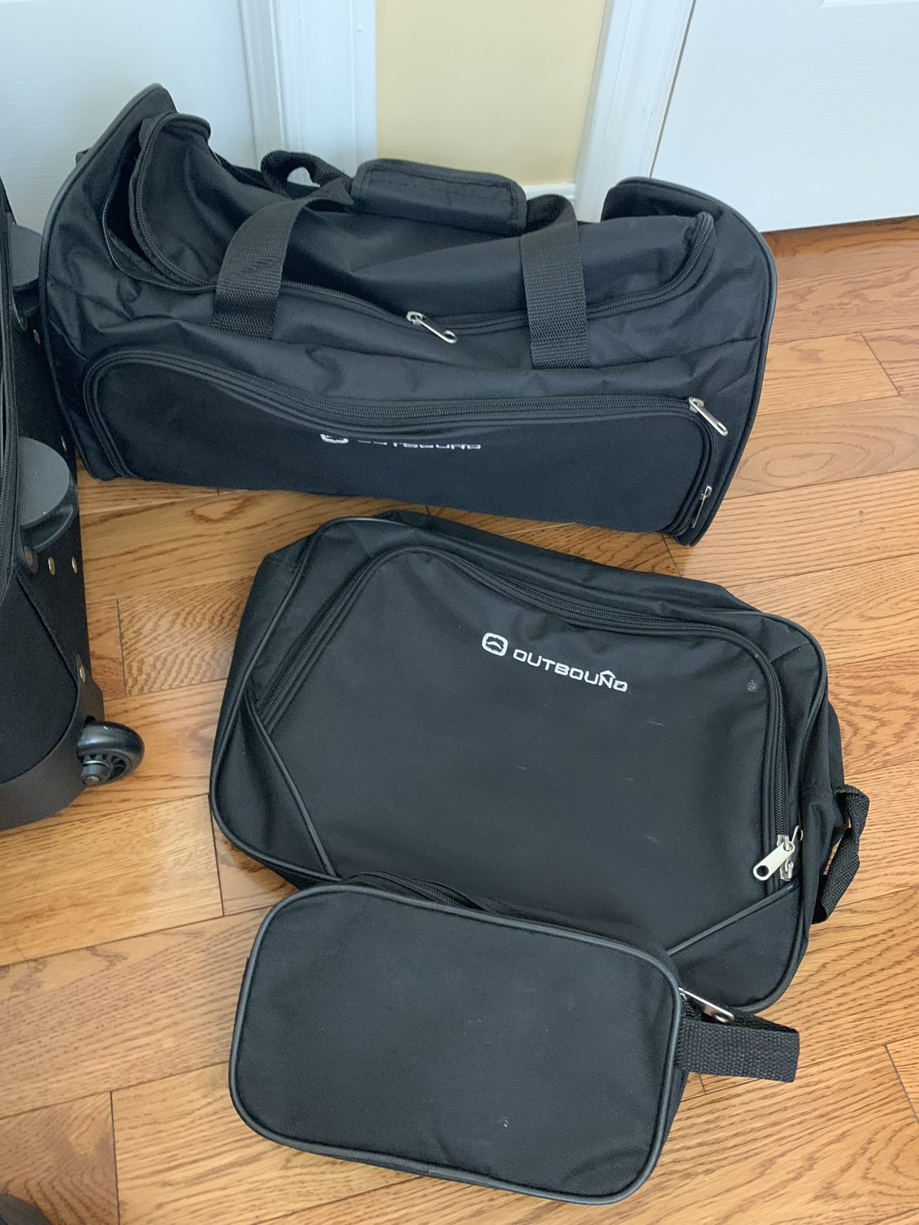 Brandnew 5-pieces soft-side wheeled travel luggage set