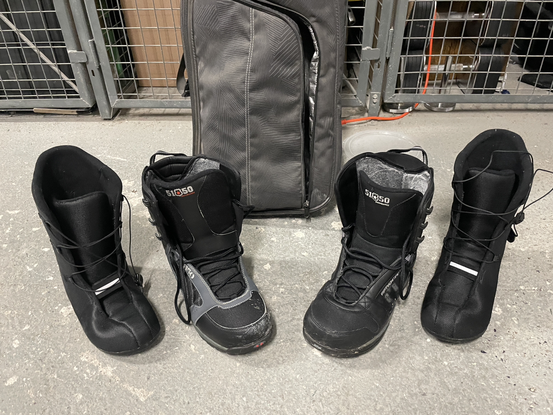 Snowbord/Bindings/Boots with great quality bag image indicator(4)