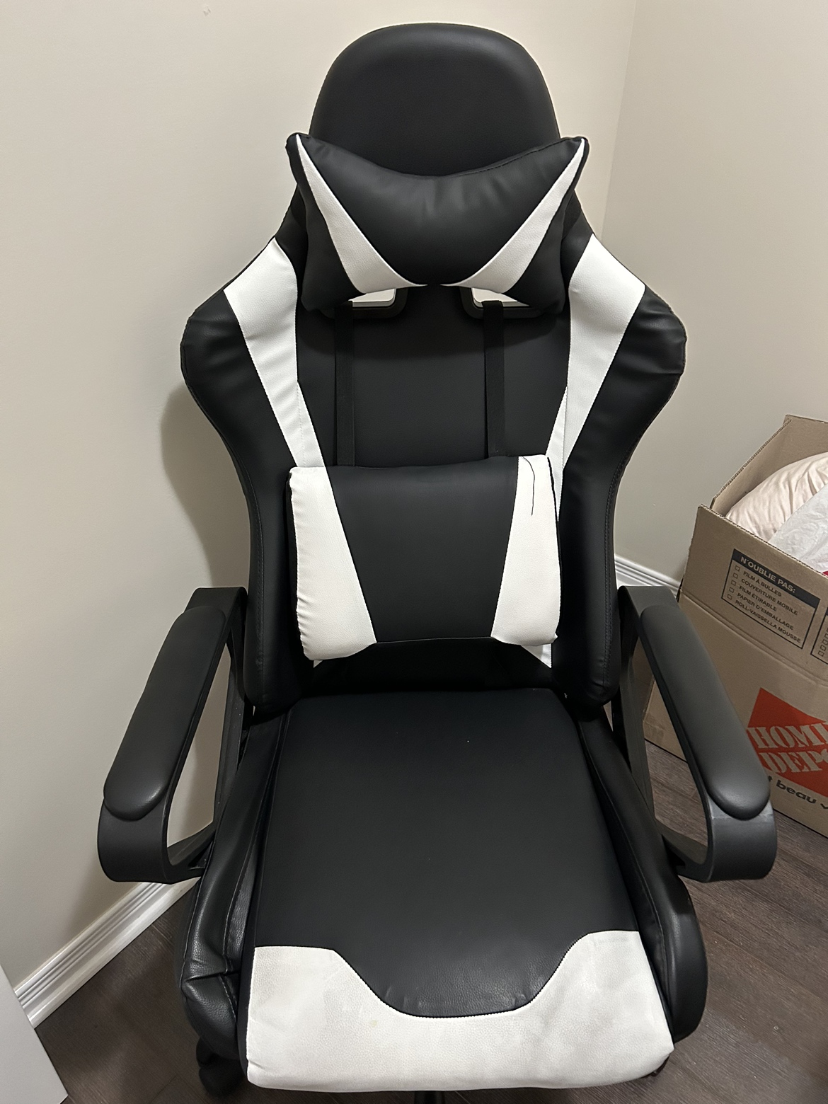 Ergonomic office/ gaming chair
