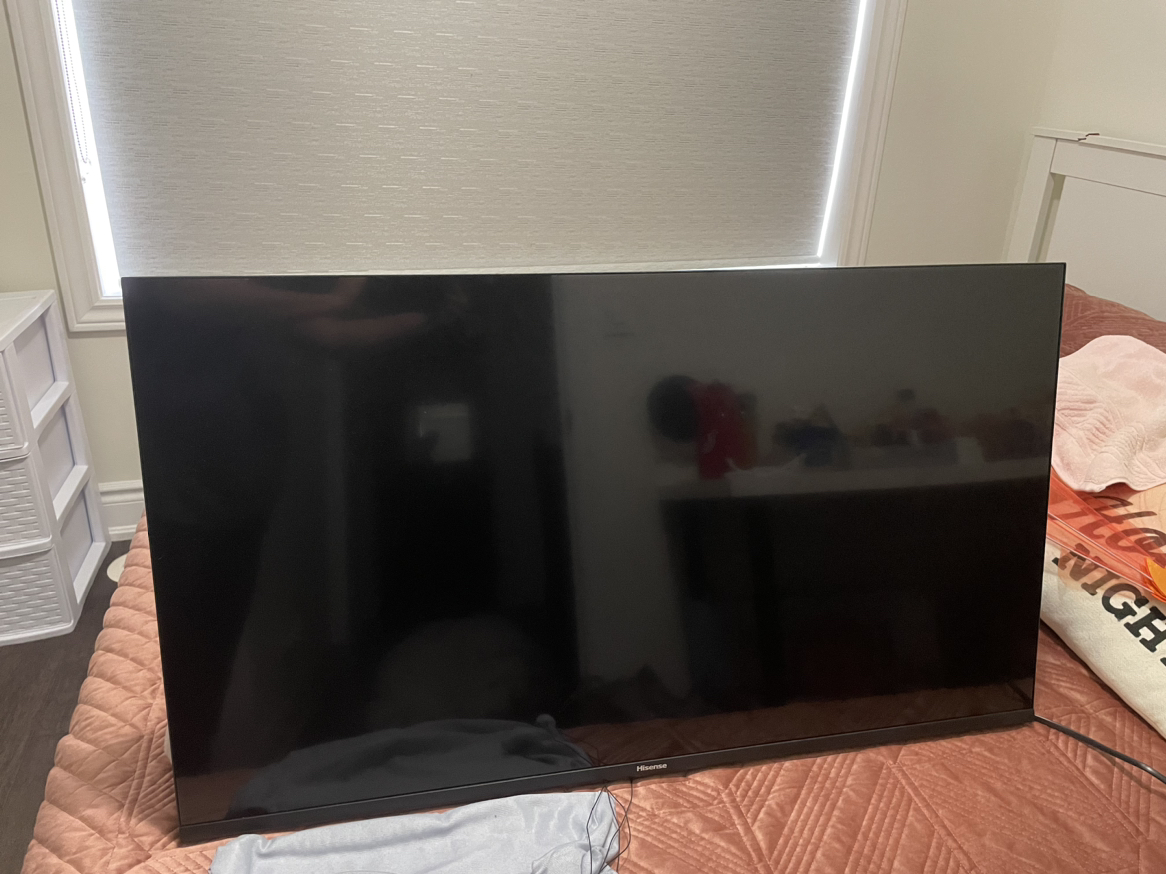 Hisense smart TV, 40” with wall mount - photo 3