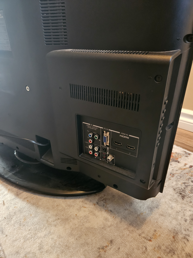 32" Toshiba TV - photo 2