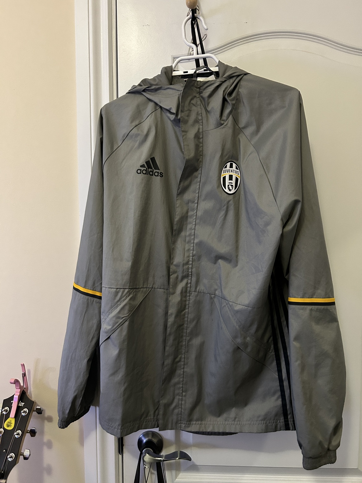 Adidas rainjacket juventus thumbnail