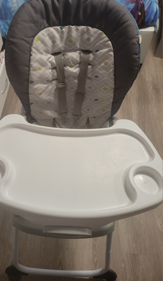 (Baby and Toddler eating highchair) #freecycle