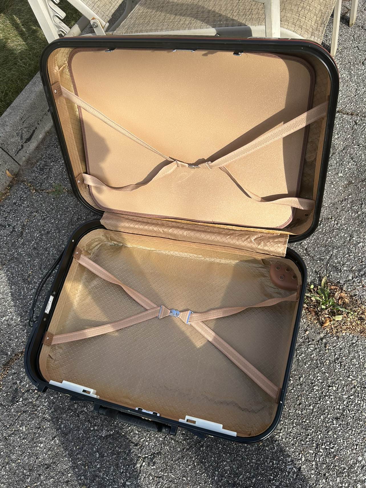 8. X 18 x 22 inch suit case. - photo 3