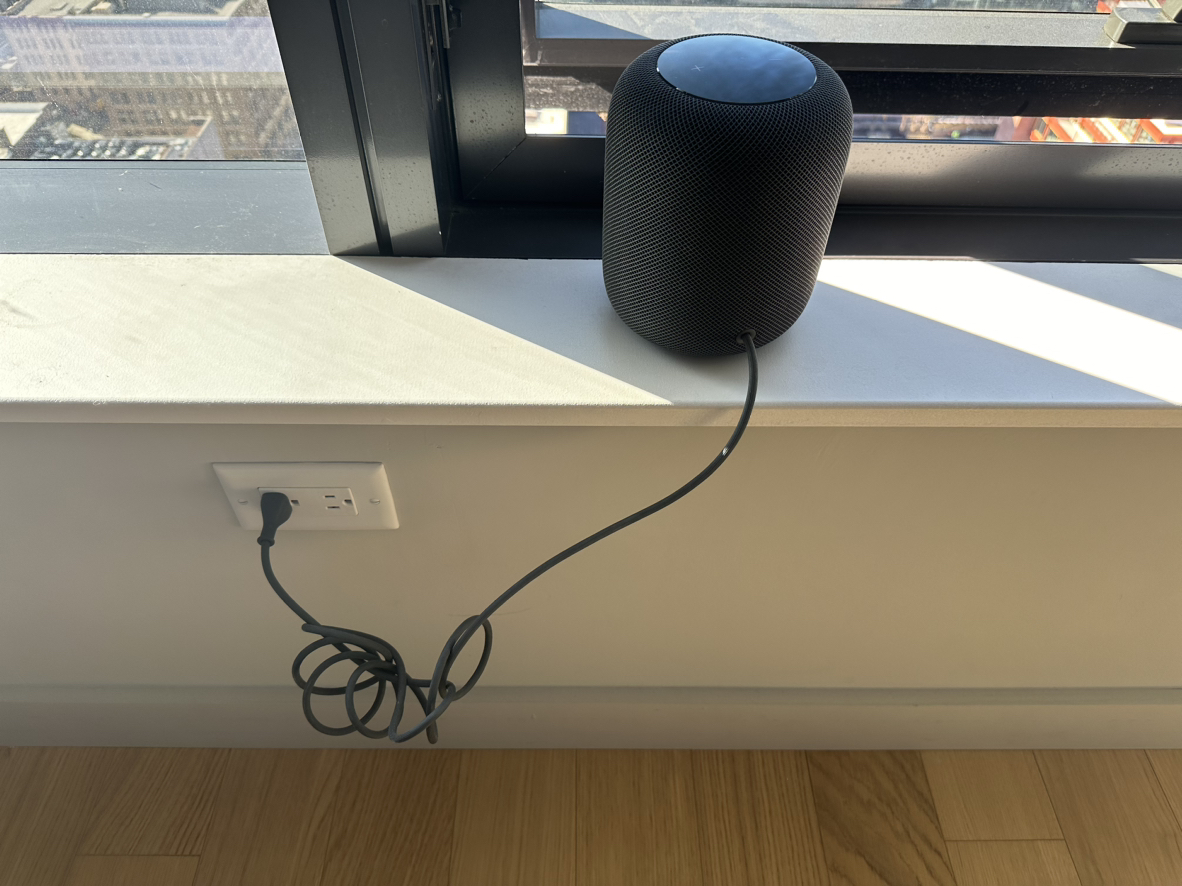 Apple Home Pod (1st gen) thumbnail