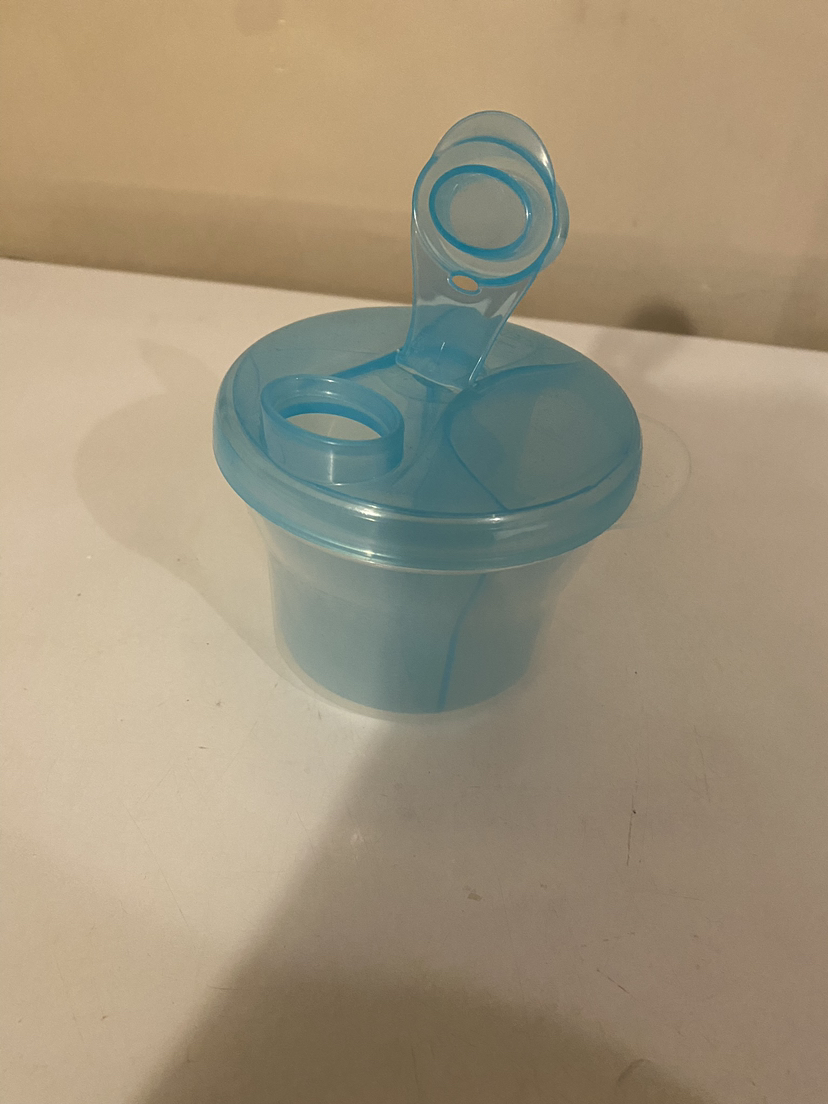 Baby formula separator container