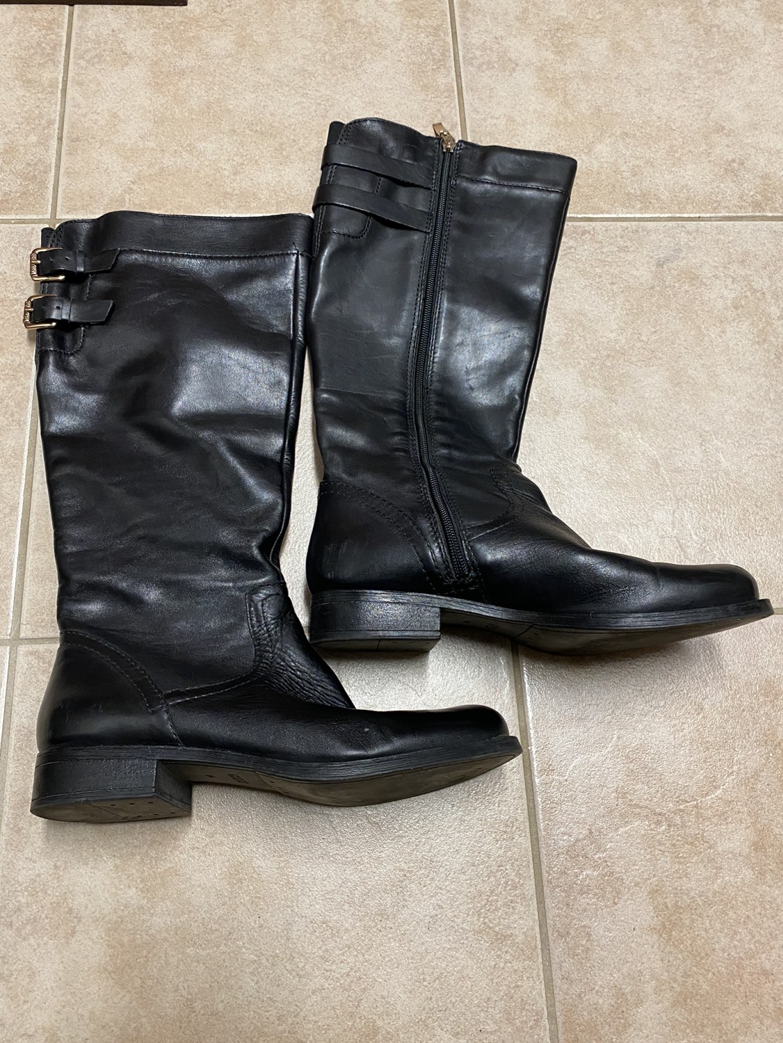 Guess Women’s Black Leather Boots Size 8.5 image indicator(2)