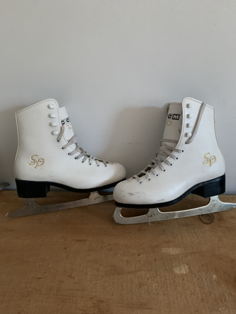 Girls Figure Skates - Size 3 image indicator(2)