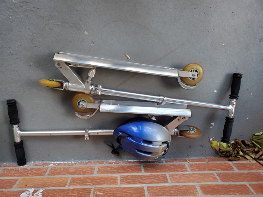 kids scooters, two sets and one small helmet - photo 2