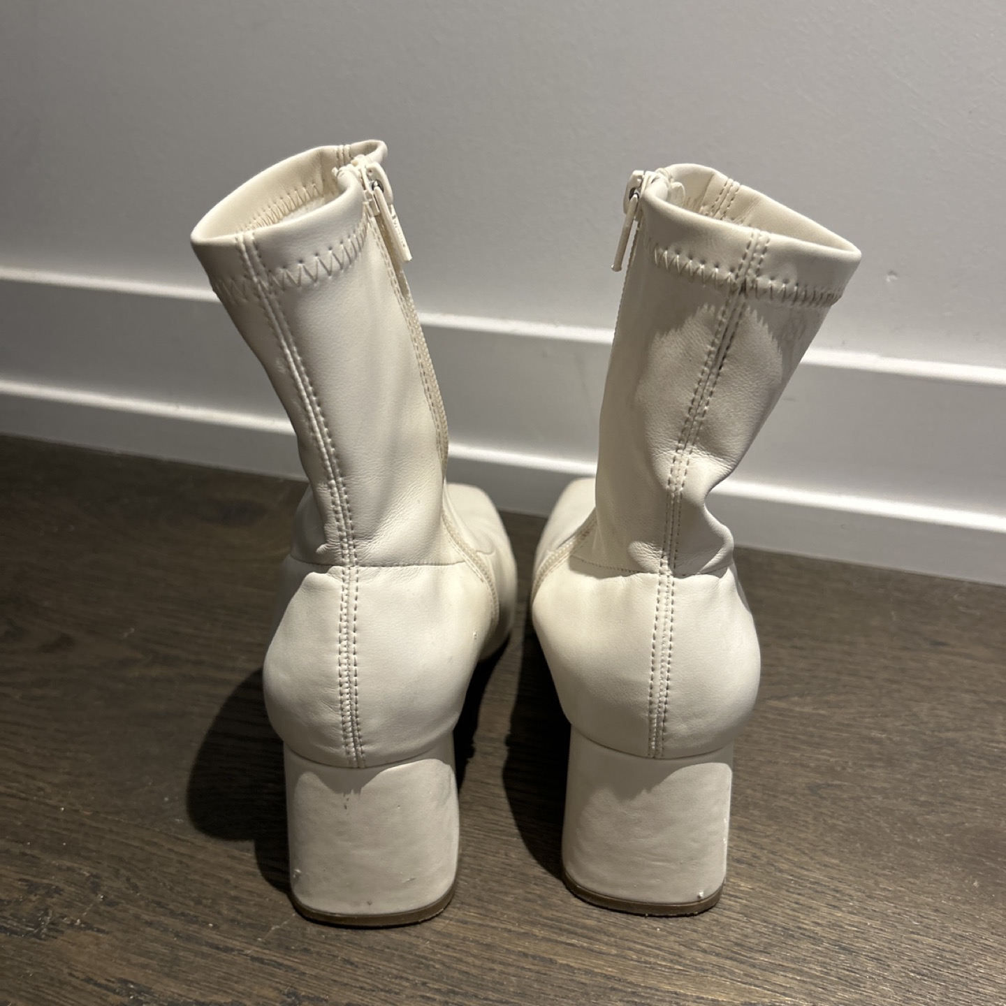 White short boots for women #freecycle image indicator(3)