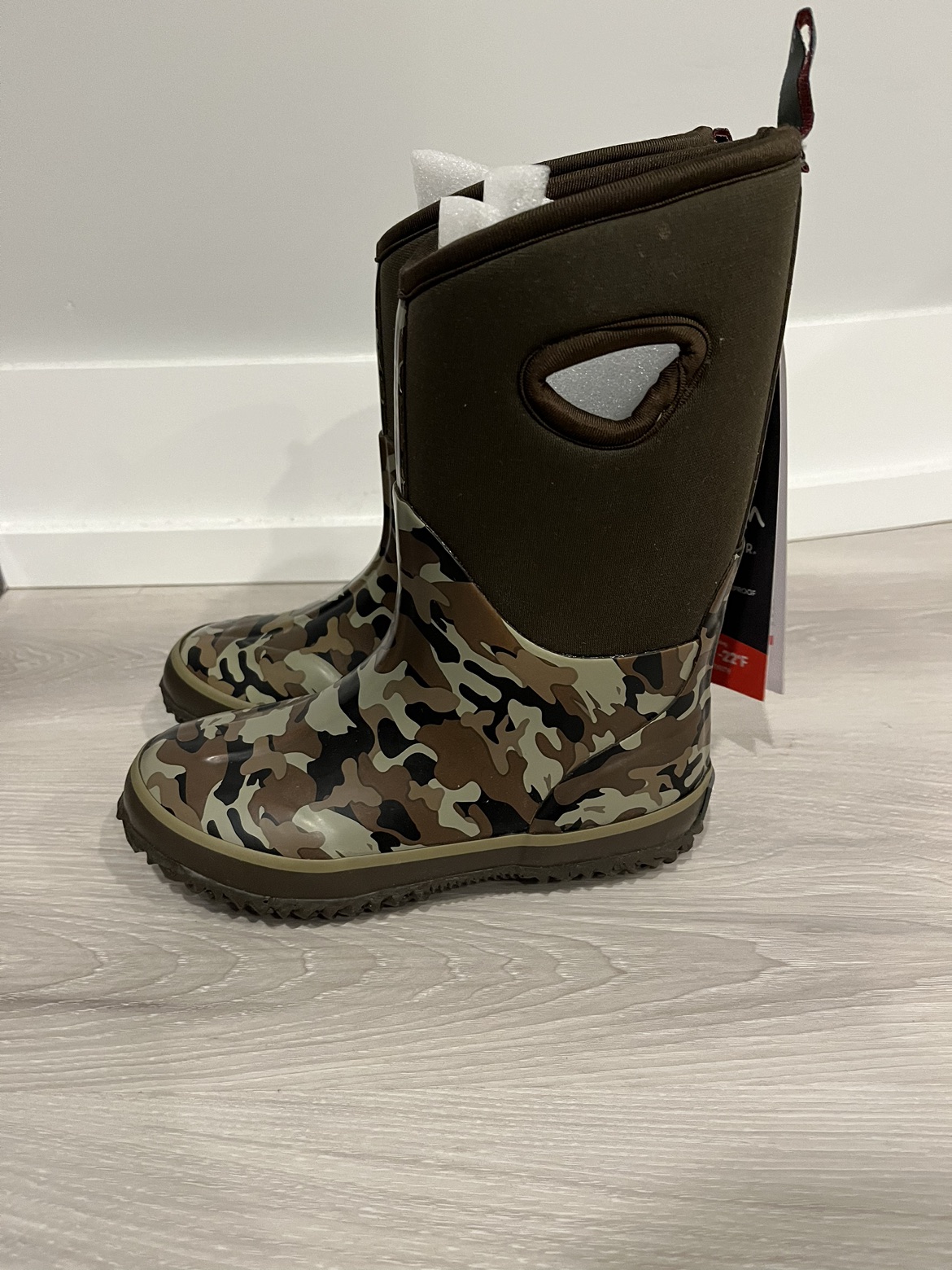 Brand new Cougar Snowbound Kids boots image indicator(3)