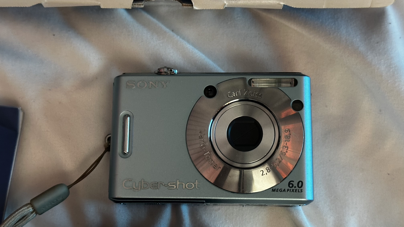Sony Cyber-shot camera DSC-W30 thumbnail